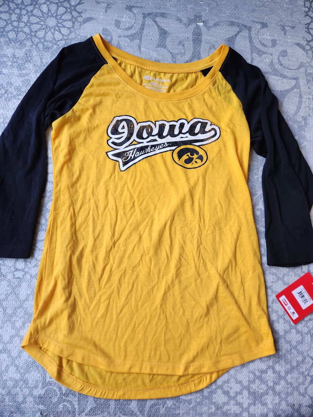 New Colosseum Womens Iowa Hawkeyes Yellow & Black Raglan 3/4 Sleeve Shirt, Large